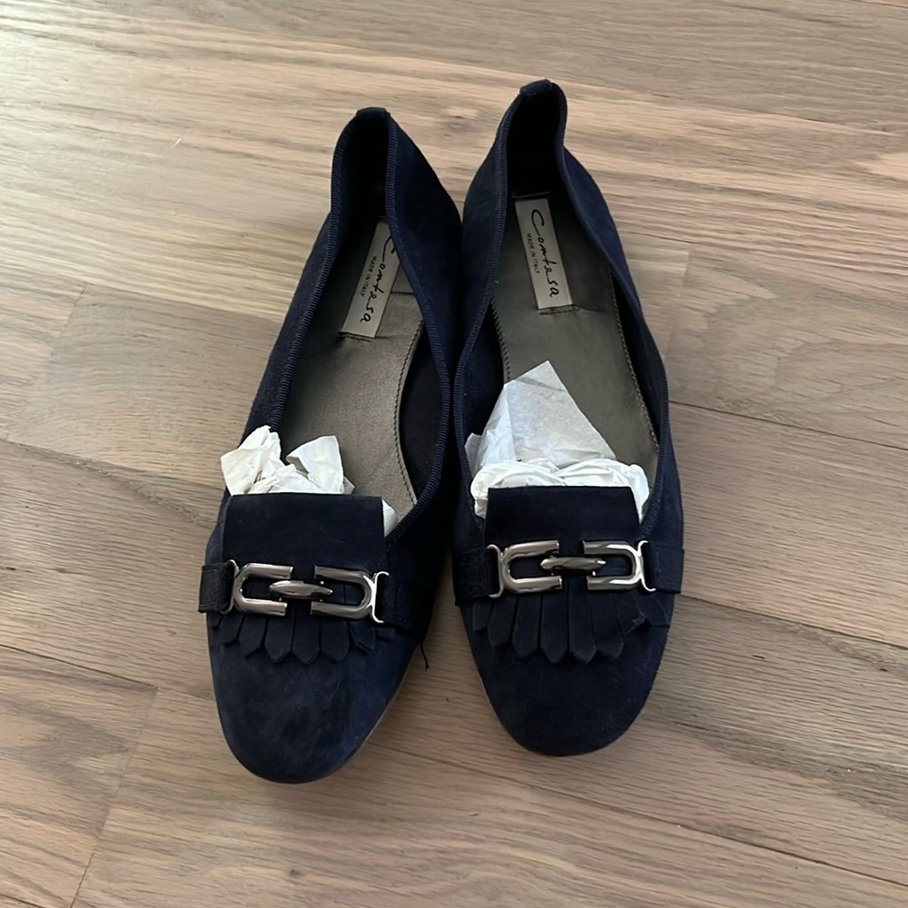 Comtesa suede flats